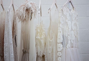 Vestuvinių suknelių salonai sukilo: pradėjo taikyti „konsultavimo mokestį“  