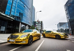 Naujiena Lietuvoje – auksu tviskantys „Lexus“ automobiliai Jūsų vestuvėms