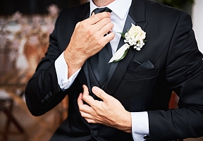 Kaip išsirinkti vestuvinį kostiumą?